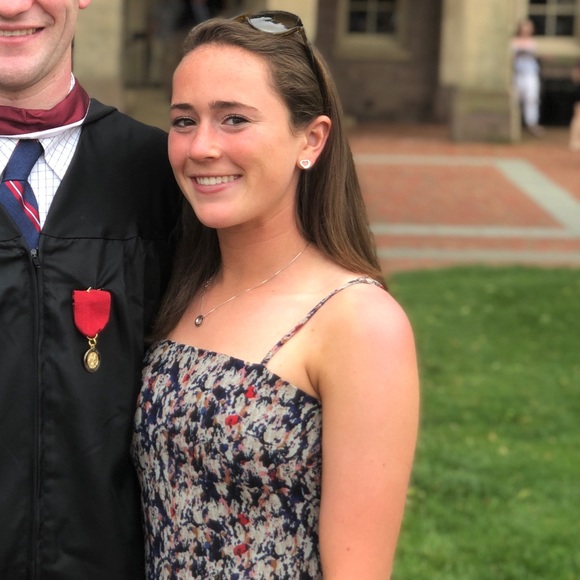 Meet your Posher, Julia - Picture 2 of 5